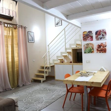 Appartamenti Laura Wi-Fi Curti Екстериор снимка
